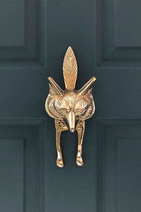 Country Homes Interiors, Door Knockers Unique, Traditional Front Doors, Composite Doors, Brass Door Knobs, Brass Door Knocker, Brass Interior, Country House Interior, Door Inspiration