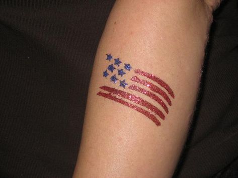 American Flag Tattoo Design, Flag Tattoo Design, Usa Flag Tattoo, Flag Tattoos, Small American Flags, Patriotic Tattoos, Upper Back Tattoos, Usa Tattoo, Airbrush Tattoo