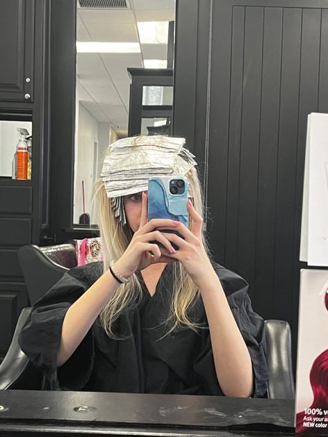 hair day salon mirror selfie blonde foils partial highlights Hair Salon Mirror Selfie, Hair Salon Selfie, Partial Highlights Blonde, Mirror Selfie Blonde, Salon Mirror, Blonde Foils, Partial Highlights, Hair Foils, Salon Mirrors