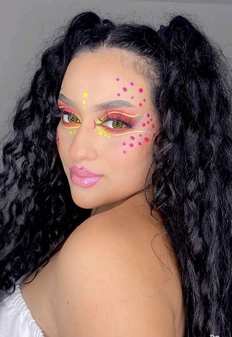 Maquillaje neon Neon Disco Makeup, Neon Party Makeup Ideas, Hawaii Makeup, Tattoo Bar, Disco Makeup, Hawaii Themed Party, Glitter Bar, Hawaii Theme, Neon Makeup