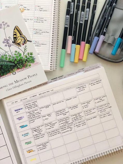 Your First Anna Vance Planner: Step by Step - Juice Box Homeschool Homeschool Planner Ideas, Homeschooling Aesthetic, Homeschool Weekly Planner, Homeschool Record Keeping, Best Homeschool Planner, Homeschool Bullet Journal, School Success, Bulletin Journal Ideas, Juice Boxes