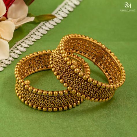 Photo From 2020 - By Balkishan Dass Jain Jewellers Madrasi Bride Look, Kangan Gold Bangle Set, Gold Kangan, Gold Bangles For Women, Gold Earrings Models, Gold Bangle Set, Indian Bridal Jewelry Sets, Fancy Jewelry Necklace, Modern Gold Jewelry