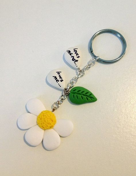 40 Detailed Clay Wall Art and frames Ideas Polymer Clay Flower Keychain, Keychain Using Clay, Polymer Clay Kawaii Keychain, Keychain Ideas With Clay, Polymer Clay Keychains Diy, Handmade Keychains Diy, Diy Clay Keychain, Clay Keychain Diy, Fimo Keychain