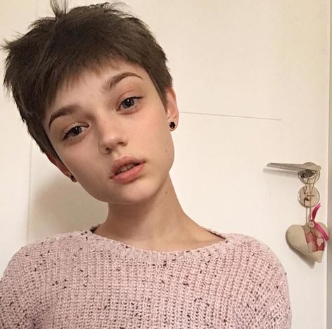 Pasha Harulia, Internet Girl, Shaggy Short Hair, Genderless Fashion, Tumblr Photography, Cute Hair, Short Hair Haircuts, Short Hair Styles Pixie, Double Exposure