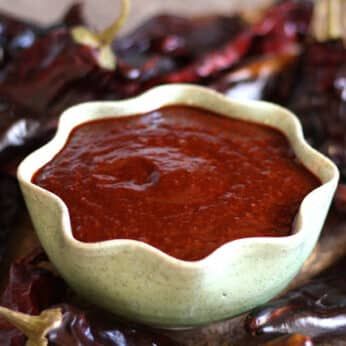 Red Chile Sauce Recipe, Red Chili Recipes, New Mexico Red Chile, New Mexico Chili, Red Chile Sauce, Chili Sauce Recipe, Red Chili Sauce, Mexican Sauce, Chile Recipes