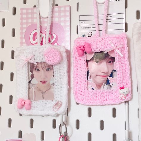 Cute Handmade Pink Crochet Kpop Cardholder 🎀 Perfect for keeping your photocards safe, clean, and nicely decorated! ♡ I make each holder with quality yarn and cute beads + charms! 🌸 ♡ Please note that the holder will not come with the photocard or toploader in the picture! (however you can choose in the personalisation your freebies!) ♡ I made these by hand, so even though I tried my best to make them perfectly, there may be a few imperfections! 🎀 No returns, but any feedback is greatly appre Photo Card Crochet, Pc Crochet Holder, Decorated Photocard, Crochet Pc Holder, Cute Pink Crochet, Photocard Case Crochet, Crochet Photocard Holder, Lace Photocard Holder, Card Holder Design