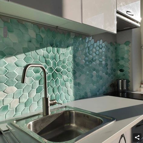 Creative Kitchen Backsplash, Yellow Kitchen Cabinets, Kitchen Mosaic, Backsplash Patterns, Turquoise Kitchen, Unique Backsplash, Yellow Kitchen, Bathroom Wall Tile, Kitchen Tiles Backsplash