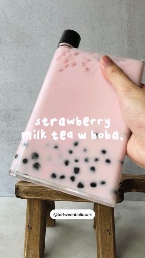 Strawberry Milk Tea, Milk Tea Boba, Boba Tea Recipe, Bubble Tea Recipe, Milk Tea Recipes, Boba Bubble Tea, Chocolate Recipes Homemade, Boba Drink, Diy Drinks