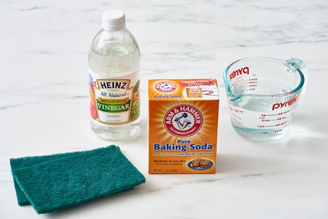 Add about a half cup of baking soda to the drum of the washing machine and then add distilled white vinegar to the fabric softener dispenser. This specificity is important Vinegar For Cleaning, Clean Burnt Pots, Fabric Softener Dispenser, Baking Soda And Vinegar, At Home Science Experiments, Baking Soda Vinegar, Pantry Essentials, Vinegar Cleaning, Hard Water Stains