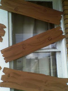 Faux boards... be kind-of hard to put on a concrete block house but it would look cool. Halloween Window Decorations, Hallowen Ideas, Window Decorations, Adornos Halloween, Halloween Window, Halloween 2014, Halloween 2015, Brown Paint, Theme Halloween