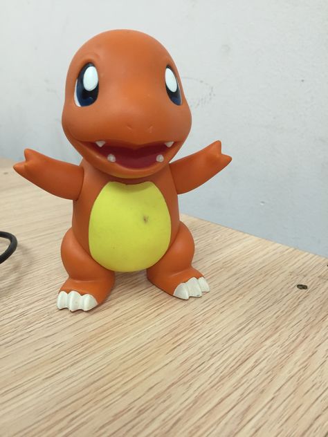 Charmander Charmander Polymer Clay, Charmander Charmeleon Charizard, Pokémon Cake, Clay Pokemon, Easy Polymer Clay, Frozen Elsa Dress, Pokemon Cake, Pokemon Craft, Fondant Cake Toppers