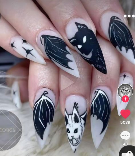 Witch Cauldron Nails, Short Coffin Halloween Nails, Cute Goth Nails, Kawaii Halloween Nails, Moth Nails, Gothic Nail Designs, Goth Nail Art, Easy Halloween Nails Design, Designs Nails Art