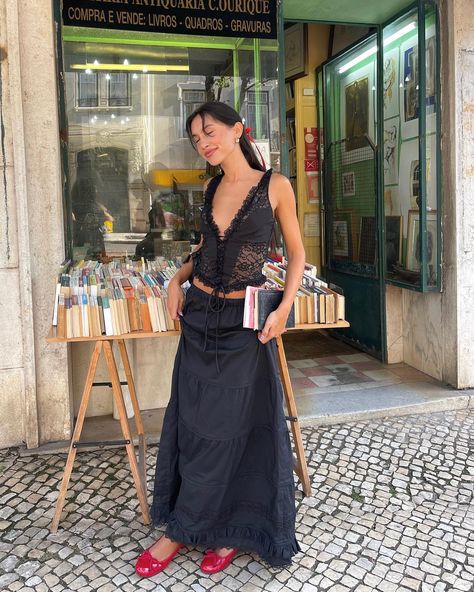 📚 @mistress.rocks 🤓 ad | Instagram Italian Summer Outfits, European Summer Outfits, Europe Outfits, London Outfit, Italy Outfits, Paris Outfits, Paris Street Style, Spring Summer Outfits, Outfits Casuales