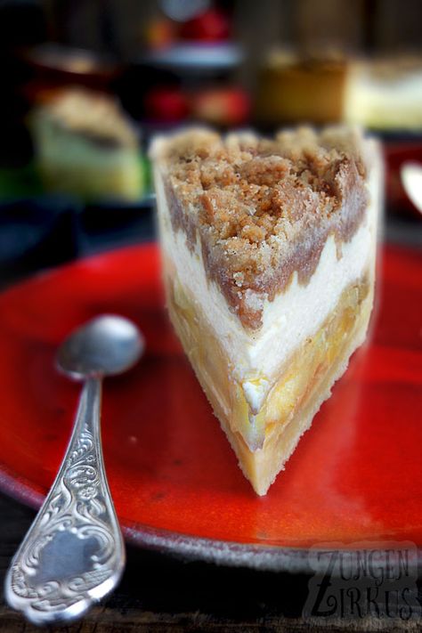 Apfelkäsekuchen mit knusprigen Zimtstreusel - Zungenzirkus Biscotti Cheesecake, Mojito Recept, Authentic Mexican Recipes, Cinnamon Crumble, Apple Cheesecake, Cake Recipes Easy Homemade, Apples And Cheese, Easy Cheesecake Recipes, Piece Of Cake