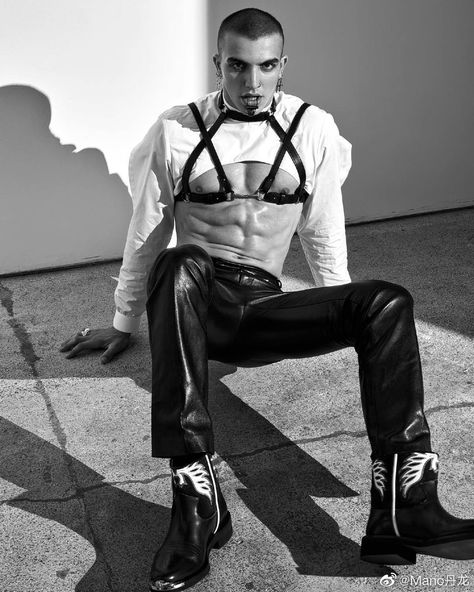 Harness Fashion, Mens Editorial, Gq Style, Queer Fashion, Retro Punk, Rock Outfits, Lingerie For Men, Costume Outfits, Male Models