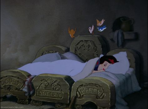 disney snow white beds | Disney Princess These two scenes are the ... Snow White 1937, Snow White Seven Dwarfs, Sette Nani, Snow White Disney, Snow White And The Seven Dwarfs, The Seven Dwarfs, Walt Disney Pictures, Art Disney, Old Disney