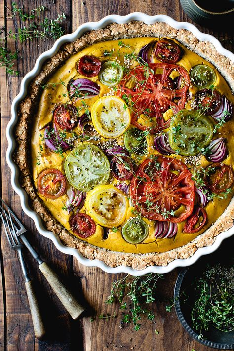 Turmeric, Tomato and Red Onion Quiche | Vegan & Gluten-Free Recipe! Savoury Pie, Healthy Quiche, Quiche Vegan, Kitchen Uk, Onion Quiche, Vegan Quiche, Savory Tarts, Meat Replacement, Quiche Recipe