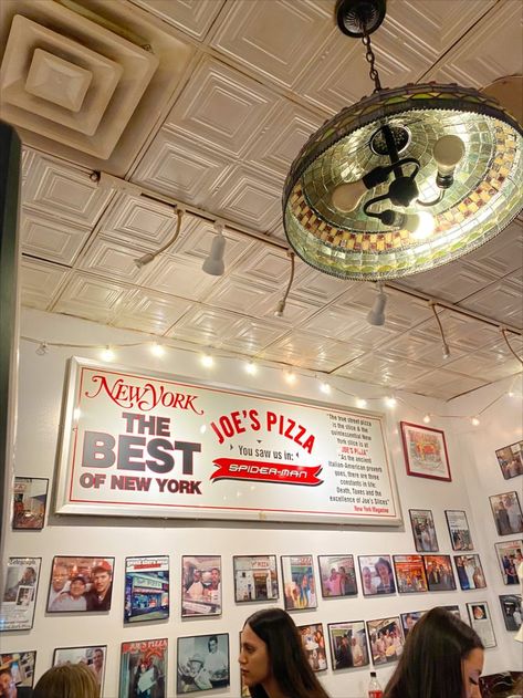 Italian American Aesthetic, Old School Pizza, School Pizza, Nyc Fall Outfits, Pizza Store, Pizza Aesthetic, American Proverbs, Ny Pizza, New York Pizza