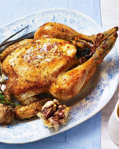 French Herbs, Perfect Roast Chicken, Mary Berry Recipe, Whole Roasted Chicken, French Roast, Chicken Gravy, Roast Chicken Recipes, French Dishes, Mary Berry