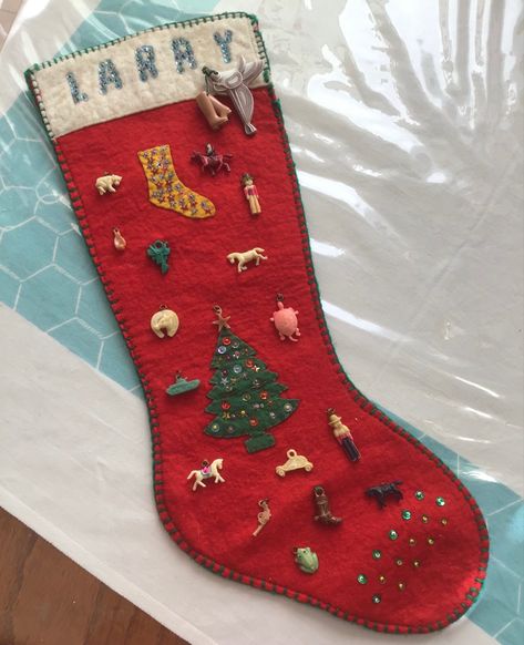 Stocking Homemade, Felted Christmas Stocking, Diy Felt Stocking, Vintage Felt Ornaments, Vintage Christmas Stockings Ideas, Stocking Diy Decorate, Decorated Stockings Ideas Diy, Stocking Diy, Stocking Decorating Ideas Diy