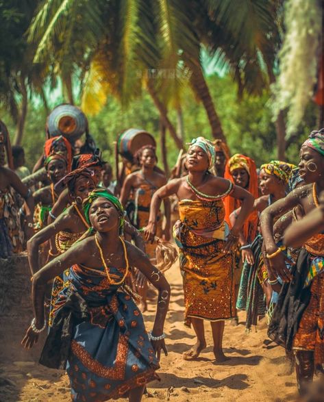 Gambia Aesthetic, African Mood Board, South African Culture Aesthetic, Gambian Culture, Afrika Aesthetic, African Woman Photography, African Culture Aesthetic, Zimbabwe Aesthetic, South Africa Culture