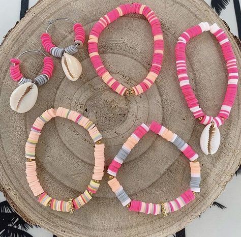 Barbie Inspired Clay Bead Bracelet, Preppy Clay Bead Jewelry, Clay Bead Bracelet Ideas Shell, Sea Shell Clay Bead Bracelet, Hot Pink Clay Bead Bracelet, Clay Bead Phone Charm Ideas, Clay Braclets Idea, Pink Clay Bead Bracelet, Make Clay Beads