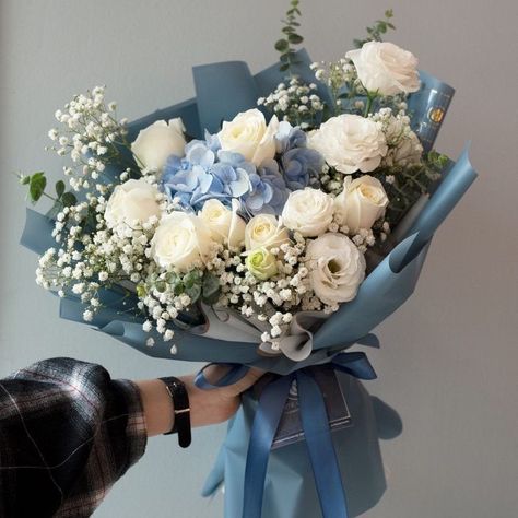 ☁️9 on Twitter: "okay but look at these 😍🥺… " White Lily Bouquet, White Rose Bouquet, Flower Bouquet Diy, Fresh Flower Bouquets, Lily Bouquet, Boquette Flowers, Flowers Bouquet Gift, Flower Therapy, White On White