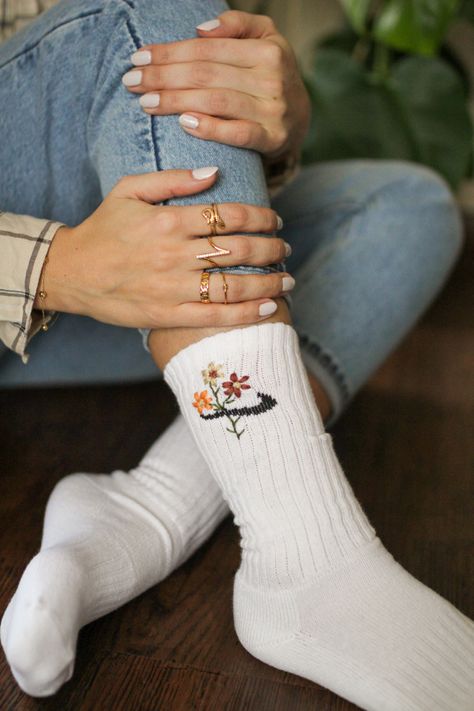 Embroidery Nike Socks, Embroidery Socks Ideas, Embroidered Nike Socks, Embroidered Socks Diy, Embroider Socks, Sock Embroidery, Boho Socks, Customized Socks, Embroidery Socks