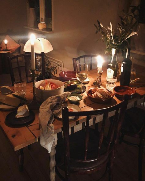 Cozy Apartment Dining Area, Grunge Dining Room, Candles Dining Table, Dining Table Candles, Romantic Dinner, Dream Apartment, First Apartment, House Room, Dream House Decor