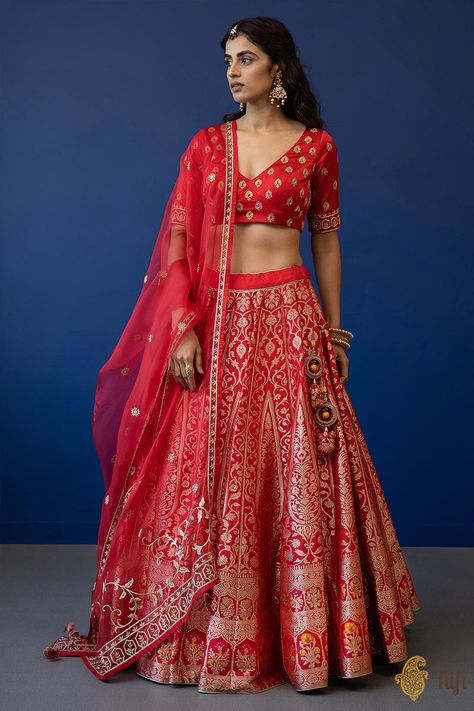 Red Silk Lehenga Bridal, Red Brocade Lehenga, Banarasi Red Lehenga, Banarsi Lehenga Bridal, Banarsi Lehenga Blouse Designs, Banarsi Lehenga Party Wear, Banaras Lehenga Designs, Banarsi Lehnga Designs, Brocade Lehenga Banarasi