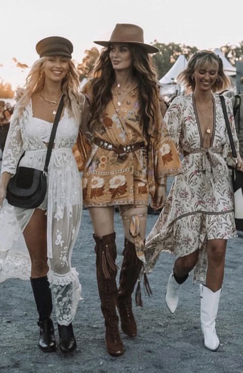 Cochella Outfits Woman 2023, Coachella Western Outfit, Cowgirl Boho Outfits, Tomorrowland Outfit Women, Mode Coachella, Tomorrowland Outfit, Look Hippie Chic, Festival Outfit Inspiration, Look Boho Chic