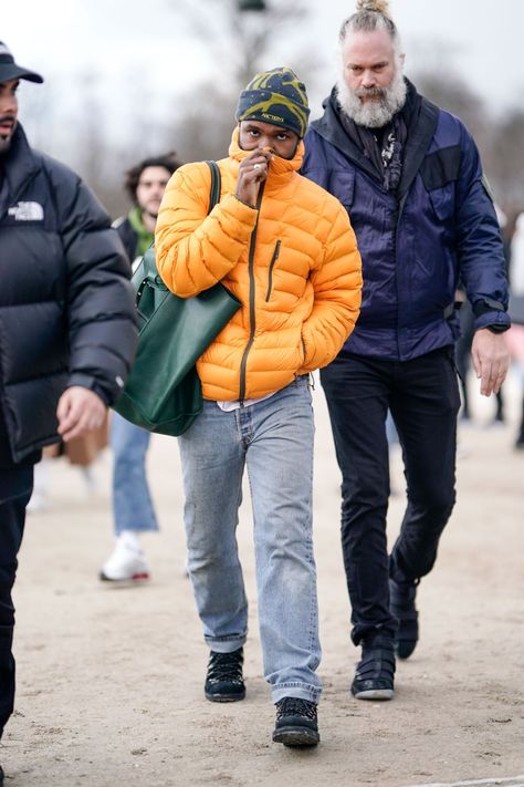 singer Frank Ocean trekking to a Paris fashion show in 2019 wearing a fitted, clementine-orange jacket by 159-year-old Swiss mountaineering brand: Mammut Broad Peak IN Hooded Jacket Men Salomon Hiking Boots, Arcteryx Jacket, Ocean Outfits, Nyc Lifestyle, Seattle Fashion, Ocean Fashion, Gore Tex Jacket, Shoes Outfit Fashion, Concept Clothing