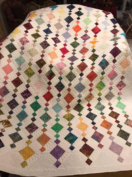 A Chandelier Quilt With Chains,quilting idea for Chandelier quilt,A Super Easy Charm Pack Quilt The simplicity of this stunning quilt does not match it's beauty. Designed for charm squares, this beginner's quilt that... Stitch Wreath, How To Make A Chandelier, Charm Square Quilt, Scrappy Quilt Patterns, Scrap Quilt Patterns, Colorful Quilts, Wreath Tutorial, Scrappy Quilts, Patch Quilt