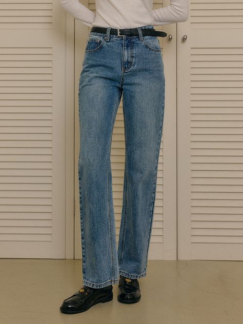 Jeans For Petite Women, Silly Clothes, Timeless Wardrobe, Outfit Inspo Fall, Light Wash Jeans, Straight Pants, Denim Fabric, New Wardrobe, Casual Fits