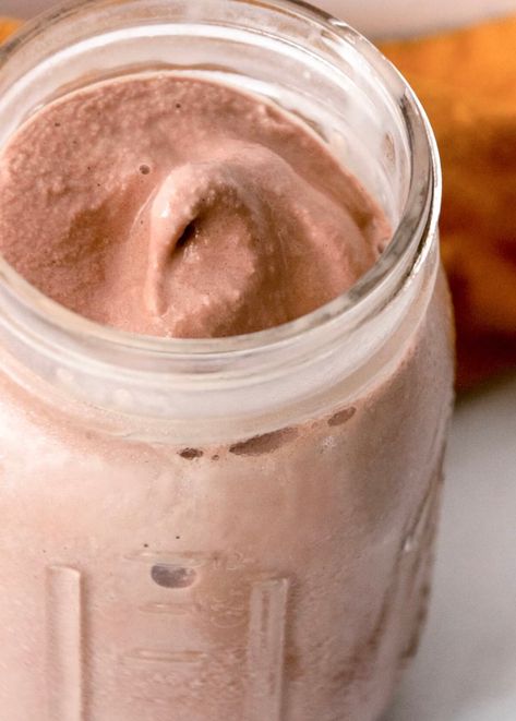 COPYCAT LOW CALORIE WENDY’S FROSTY - All Recipes Club Ww Frosty Recipe, Ww Chocolate Frosty, Healthy Frosty Recipe, Low Calorie Frozen Desserts, Low Calorie Milkshake, Wendy’s Frosty, Light Ice Cream Recipe, Healthy Frosty, Low Calorie Sweets