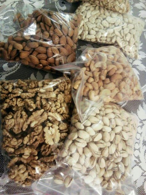 Dry Fruits Snap, Dry Fruits Photography, Dry Fruit Hamper, Fruit Hampers, Eating Food Funny, Punjabi Food, Chai Recipe, Food Gallery, Dry Fruit