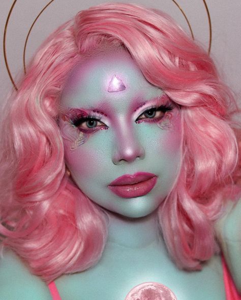 Arleen Martinez 🇩🇴 on Instagram: ““Planet Her” my second Halloween look, i wanted to post it yesterday but y’all already know what was happening with IG. Up: @dojacat “need…” Alien Aethestic, Diy Alien Costume Women Makeup Ideas, Alien Rave Makeup, Out Of This World Makeup, Pretty Alien Makeup, Retro Alien Makeup, Alien Makeup Aesthetic, Planet Her Makeup, Blue Alien Makeup