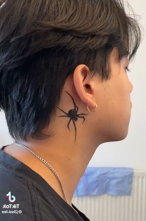 Tattoo Antlers, Tattoos Spider, Tattoo Back Of Neck, Small Neck Tattoos, Side Neck Tattoo, Back Of Arm Tattoo, Tattoo Back, Neck Tattoos Women, Bug Tattoo