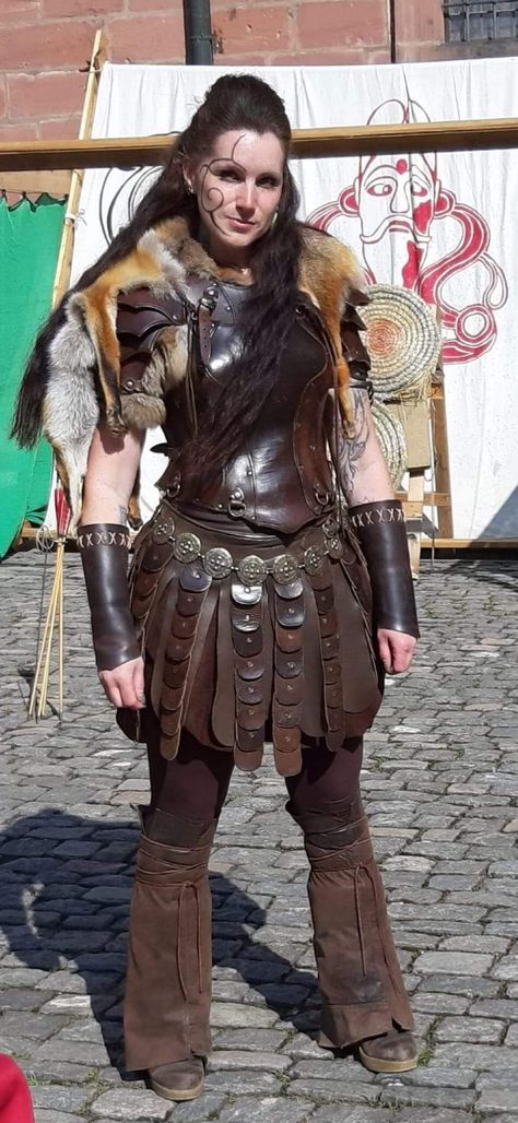 Female Viking Ren Faire, Vikingcore Fashion, Shield Maiden Costume Diy, Ren Faire Viking Woman Outfit, Barbarian Woman Cosplay, Female Barbarian Outfit, Diy Barbarian Costume Women, Ren Faire Barbarian, Ren Faire Viking Woman