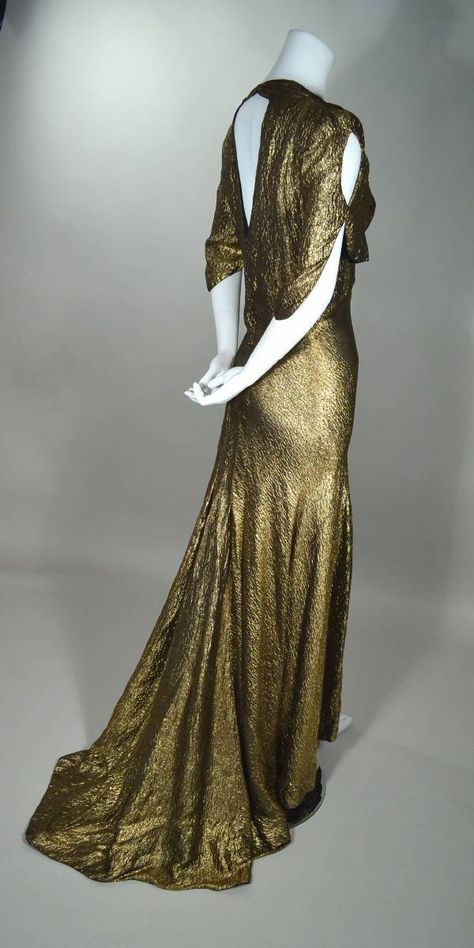 Late 1930’s metallic gold silk lame bias cut Art Deco evening gown. Art Deco Dresses, Madeleine Vionnet, 1930 Fashion, Deco Dress, Art Deco Dress, 30s Fashion, 20th Century Fashion, Lily Evans, Ginny Weasley