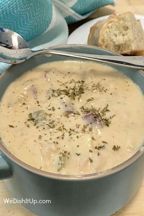 Slow Cooker Clam Chowder Clam Chowder Recipe Crock Pot, Ivars Clam Chowder Recipe, Crockpot Clam Chowder, Chowder Recipes Crockpot, Crockpot Seafood, Slow Cooker Clam Chowder, Clam Chowder New England, Best Clam Chowder Recipe, Homemade Clam Chowder