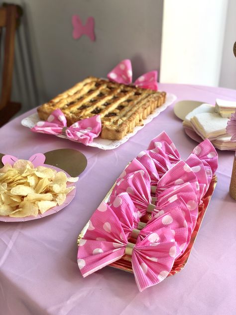 Minnie Candy Table Ideas, Minnie Mouse Party Table Decor, Mini Mouse Birthday Decoration, Minnie Mouse Party Table, Pink Minnie Mouse Birthday Party, Minnie Mouse Birthday Theme, Mimi Birthday, Minnie Mouse Birthday Party Decorations, Twodles Birthday