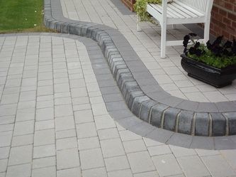 Grey Driveway, Driveway Edging Ideas, Clean Landscaping, Driveway Borders, Driveways Ideas, Front Driveway Ideas, Landscaping Driveway, Block Paving Driveway, Paving Driveway