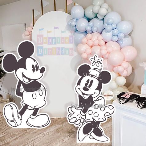 Disneyland Birthday Party, Disneyland Party, Mickey Baby Showers, Minnie Mouse Birthday Theme, Disneyland Birthday, Mickey Baby, Mickey Birthday Party, Disney Theme Party, Mickey Balloons