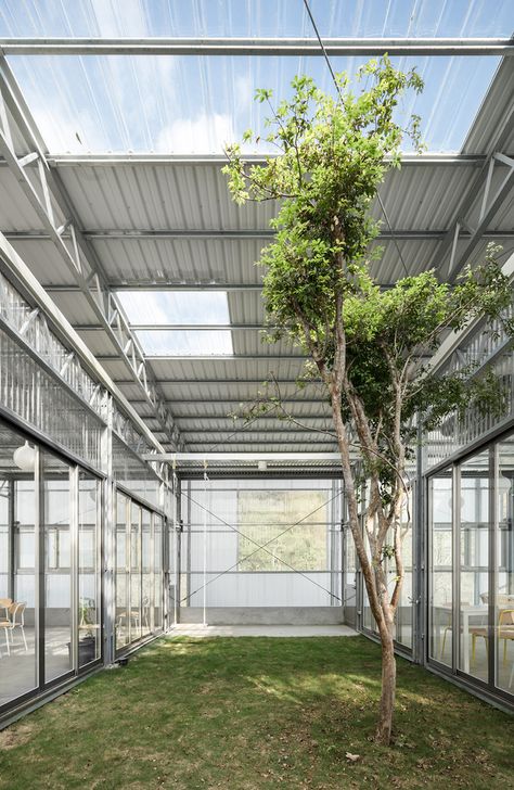 Gallery of In Between Green House / J.R Architects - 24 Tresure Island, Green House Architecture, Green Roof Design, Warehouse Design, Backyard Studio, Eco Architecture, Forest Scenery, Roof Architecture, Site Plans