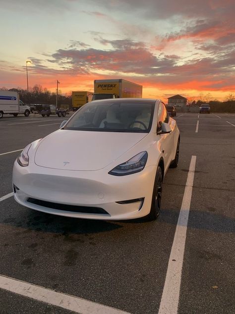 Aesthetic Tesla Car, Tesla Dream Car, Tesla White Aesthetic, Tesla Model Y Aesthetic, White Tesla Aesthetic, Lexis Car, Tesla Model 3 Aesthetic, Dream Car Tesla, White Tesla Model 3