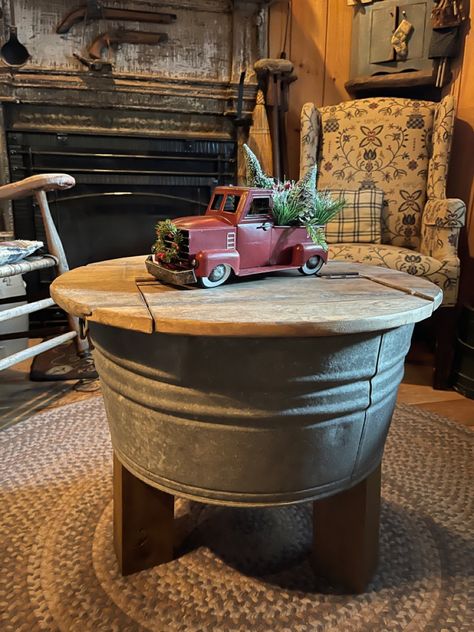 Repurposed Wash Tubs, Repurposed Toolbox Ideas, Galvanized Tub Table, Old Metal Wash Tub Ideas, Galvanized Wash Tub Ideas, Vintage Wash Tub Ideas, Galvanized Bucket Decor Farmhouse Style, Washtub Decor Ideas, Wash Tub Ideas