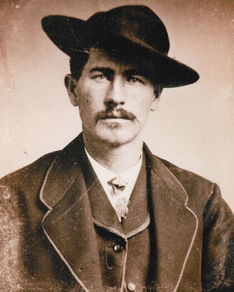 True West Magazine on Instagram: “Wyatt Earp had his portrait made when living in Wichita, Kansas, in 1874. According to the editors of A Wyatt Earp Anthology, “some believe…” Earp Brothers, Western Pics, American Pioneers, Old West Outlaws, Doc Holiday, Old West Photos, Manly Man, Wyatt Earp, Real Cowboys