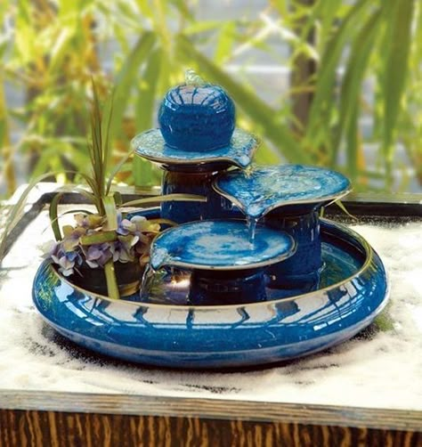 Relaxing Indoor Fountain Ideas (24) Vortex Water, Indoor Water Features, Bored Art, Indoor Water Garden, Diy Water Fountain, Tabletop Water Fountain, Diy Fountain, Indoor Water Fountains, Tabletop Fountain