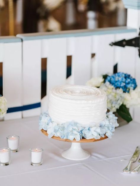 Cake Hydrangea, Blue Bridal Shower Decorations, Blue Wedding Flowers Bouquet, 1 Tier Wedding Cakes, Single Tier Wedding Cake, Wedding Cake Hydrangea, Hydrangea Cake, Blue Hydrangea Wedding, Wedding Shower Cakes